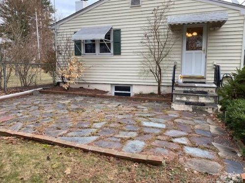 34 Robert Ln, Wallingford CT  06492-4317 exterior