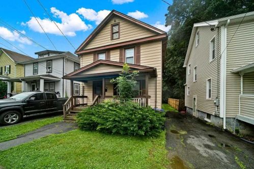 9 Weed St, Poughkeepsie, NY 12601-2112