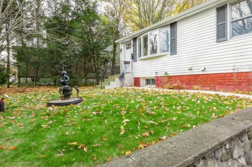 115 Rockaway Ave, Waterbury, CT 06705-2938