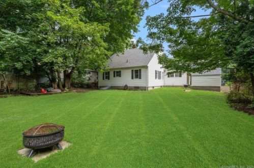 1 Beech Dr, Norwich CT 06360-2903 exterior