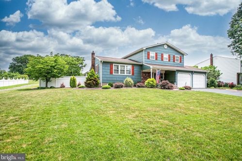 24 Tar Heels Rd, Trenton, NJ 08619-1124