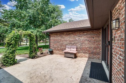 7240 Camargowoods Dr, Cincinnati, OH 45243-2220
