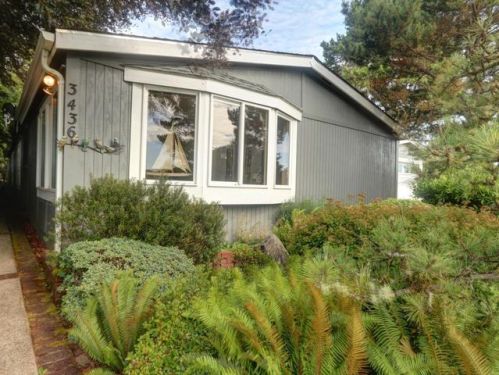 3436 Benton St, Newport, OR 97365-1555