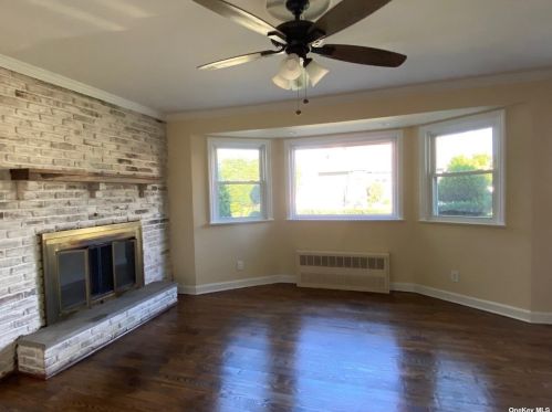 2326 Hampton Ave, Seaford NY  11783-3114 exterior