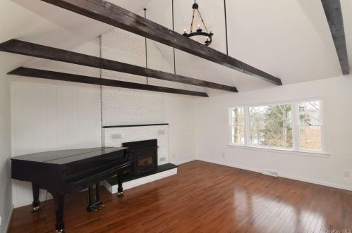 13 Lakeport Dr, Patterson NY  12563-1722 exterior