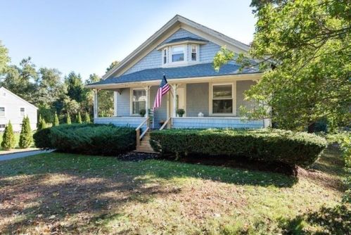 113 Main St, Hanson, MA 02341-1938