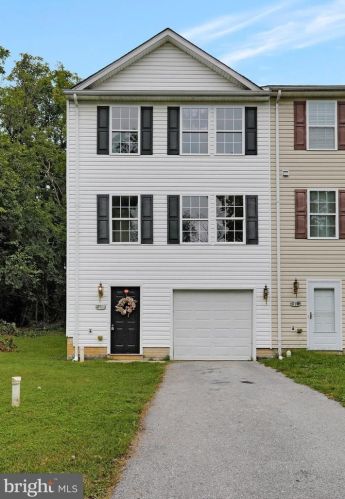 212 Ann St, Charles Town WV  25414-1604 exterior