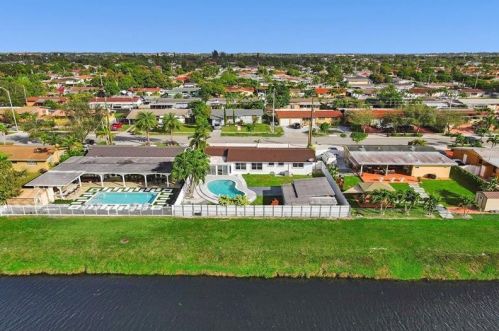 850 53rd St, Hialeah, FL 33012-2417