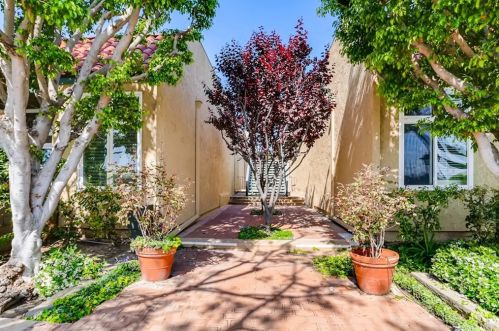 1028 Palo Verde Ave, Long Beach, CA 90815-4663