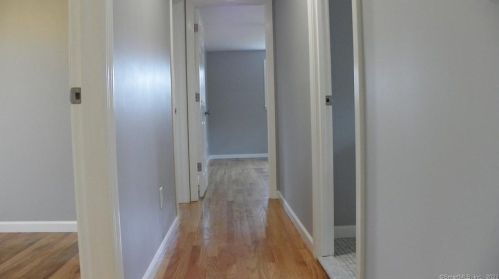 8 Oak Dr, East Hampton CT  06447-1133 exterior