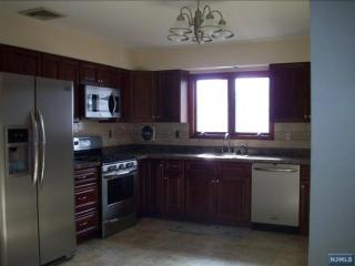237 Glen Ave, Palisades Park NJ  07650-1518 exterior