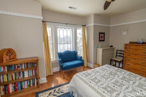 321 Edgewater Dr, Mishawaka IN  46545-6910 exterior