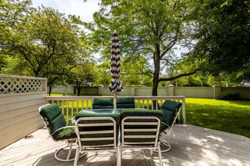 1632 Cherry Blossom Dr, Hammond IN 46321-5143 exterior