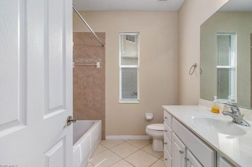 3915 Aurora Ct, Naples FL  34116-7323 exterior