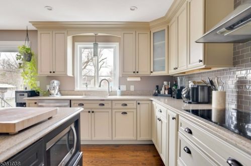 22 Glenview Rd, Nutley NJ  07110-2112 exterior