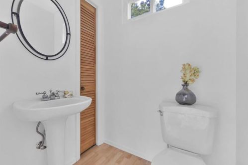 205 Woodland Ave, Glenshaw PA  15116-2010 exterior