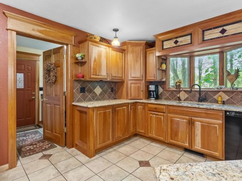 1410 Whitewater Dr, Manitowoc WI 54220-9437 exterior