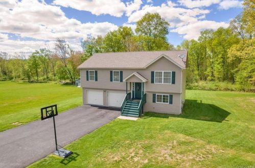 111 Pine Grove Rd, Middletown, NY 10940-7513