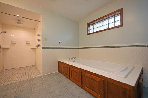 5124 Hagewa Dr, Cincinnati OH 45242-6247 exterior