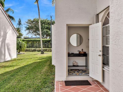 6090 Lake Hibiscus Dr, Delray Beach FL  33484-4617 exterior