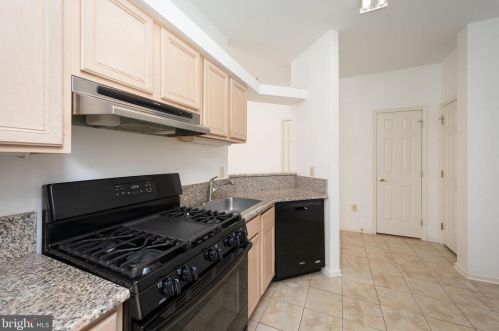 807 Dresher Woods Dr, Dresher PA  19025-1528 exterior