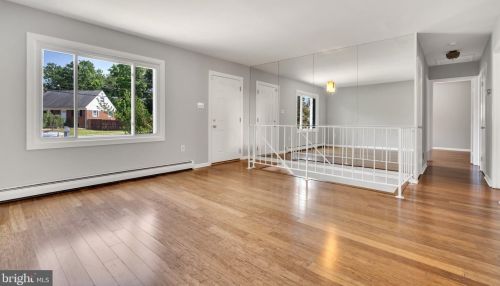 1704 Horner Rd, Woodbridge, VA 22191-1915