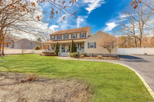 262 Radio Ave, Miller Place, NY 11764-3526