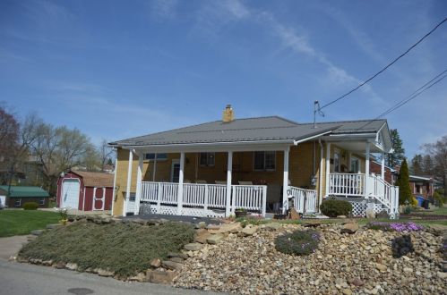 2619 Russell Dr, New Kensington, PA 15068-3036
