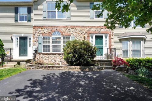 422 Madison Dr, Shrewsbury, PA 17361-1638