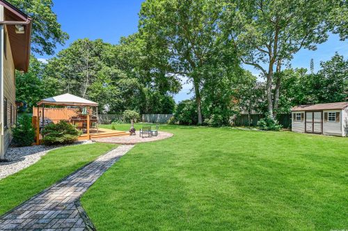 33 Marc Dr, Panamoka NY  11961-2105 exterior