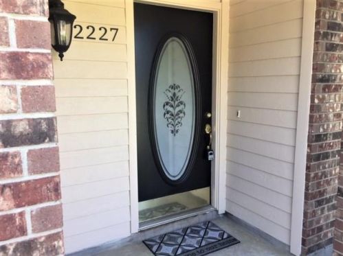 2227 Crestmeadow St, Denton, TX 76207-1638