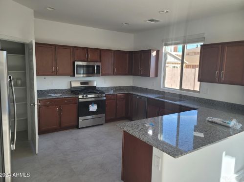 5015 79th Ln, Glendale AZ  85303-4124 exterior