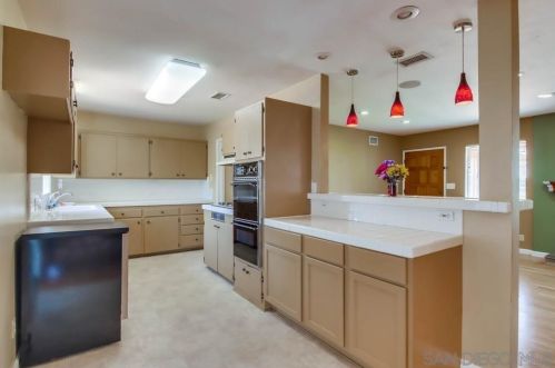 6100 Henderson Dr, La Mesa CA  91942-4016 exterior