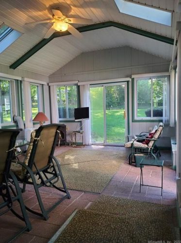 116 Pollys Ln, Uncasville CT  06382-1441 exterior