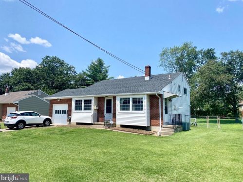 15 Chalfont St, Riverton, NJ 08077-2128