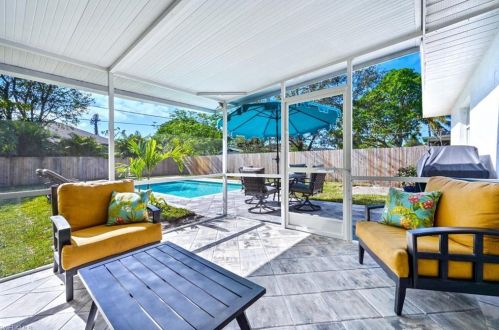 864 110th Ave, Naples FL  34108-1822 exterior