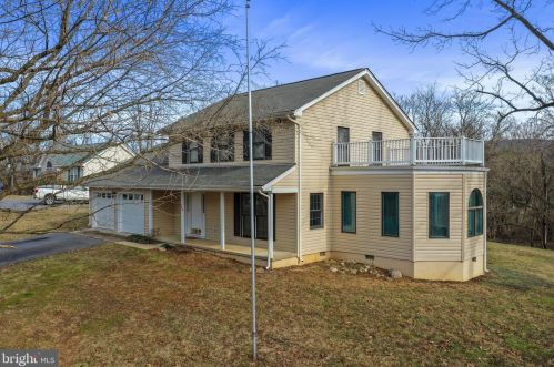 166 Hyde Park Ln, Charles Town WV  25414-4545 exterior