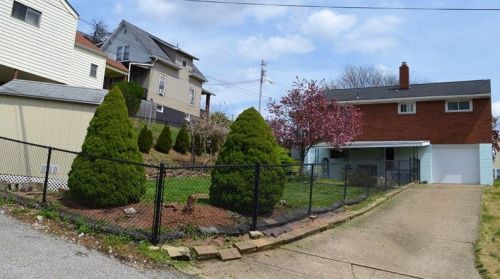 1609 Taylor Ave, New Kensington PA  15068-4134 exterior