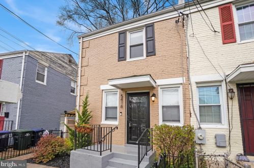 5418 B St, Washington, DC 20019-6354