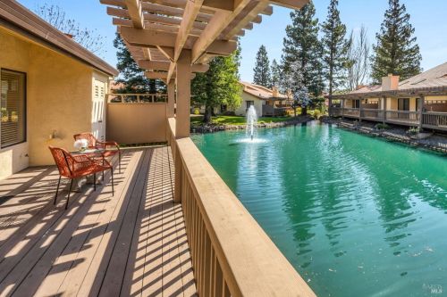 41 Fountain Grove Cir, Fairfield CA  94558-2483 exterior