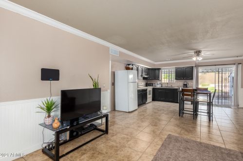 10814 12 St, Phoenix AZ 85085-7708 exterior