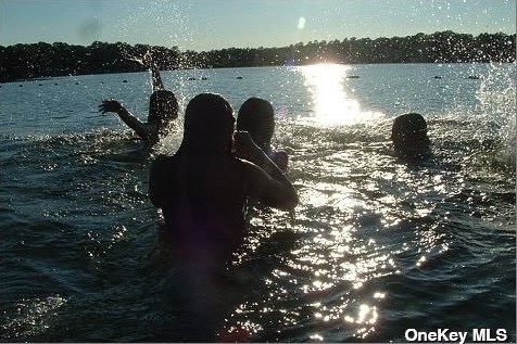 20 Panamoka Trl, Panamoka NY  11961-2202 exterior