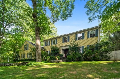 53 Deerfield Rd, Scotts Corners, NY 10576-1440