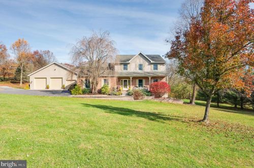 381 Hill Dr, Moselem, PA 19526-8974