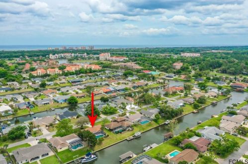 10 Claymont Ct, Palm Coast FL  32137-8347 exterior