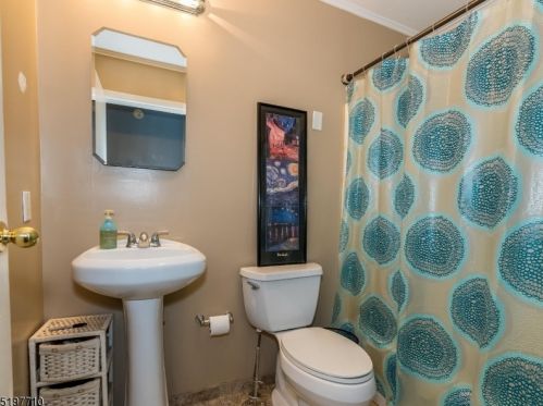 34 Deckertown Tpke, Wantage NJ  07461-2919 exterior