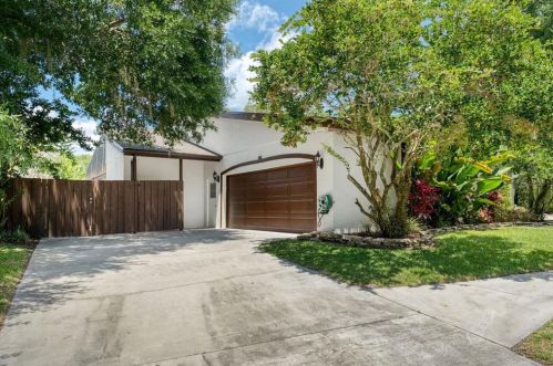 552 Lake Ave, Altamonte Springs FL  32701-3639 exterior