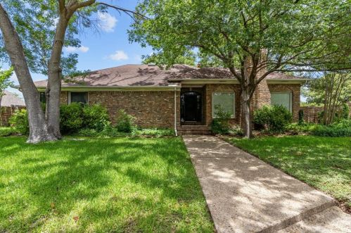 10243 Cimmaron Trl, Dallas, TX 75243-2517