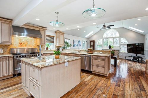 898 North St, White Plains NY  10605-4436 exterior