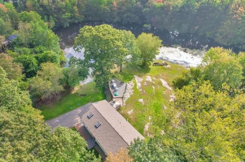 26 Blish Rd, East Hampton CT  06447-1110 exterior